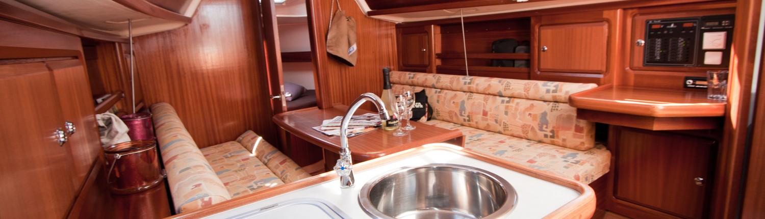 029Bavaria8 15 1500x430 - Segelyacht Bavaria 31 - Ausstattung